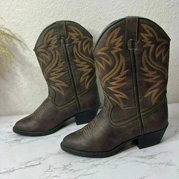 Austin Trading Co. Kid's Cowboy Pull On Boots Brown
Faux Leather Size 3 - Picture 1 of 15